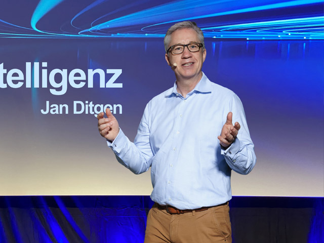 Jan Ditgen live