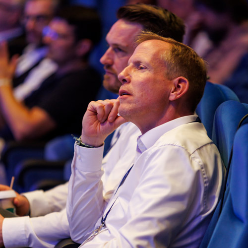 KI-Keynote-Speaker Jan Ditgen in Frankfurt: Künstliche Intelligenz spannend präsentiert