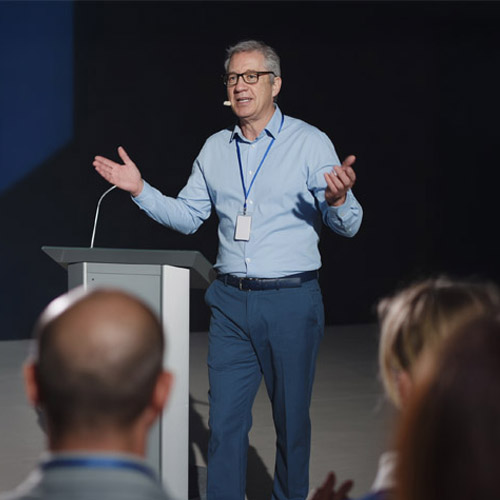 Keynote-Speaker Jan Ditgen zum Thema Künstliche Intelligenz für den Vertrieb